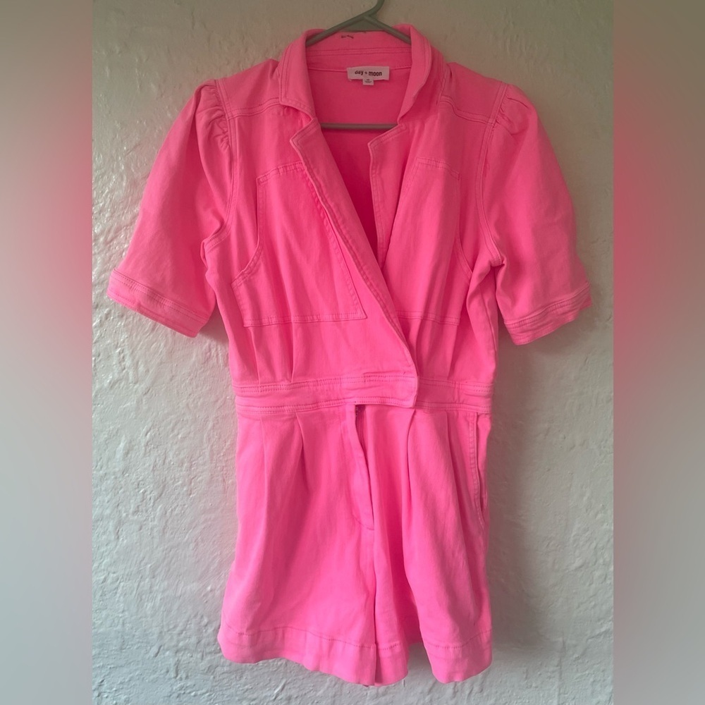 day + moon THE SANTA ROSA ROMPER IN NEON PINK, PUFF SLEEVES, POCKETS; size M